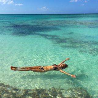 Christie Brinkley feet photo thumbnail
