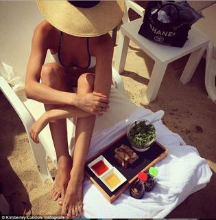 Kimberley Garner feet photo thumbnail