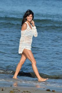 Brooke Burke feet photo thumbnail
