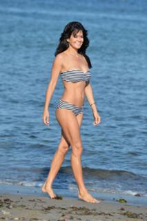 Brooke Burke feet photo thumbnail
