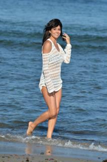 Brooke Burke feet photo thumbnail
