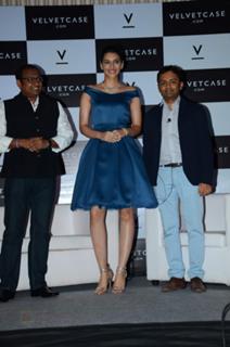 Kriti Sanon feet photo thumbnail