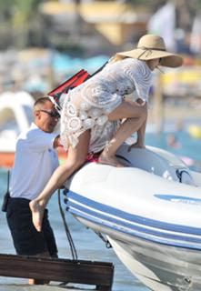 Kate Hudson feet photo thumbnail