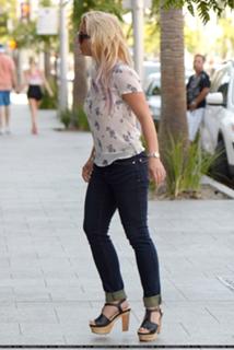 Britney Spears feet photo thumbnail