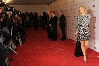 Kate Hudson feet photo thumbnail