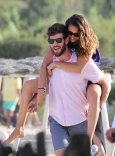 Nina Dobrev feet photo thumbnail