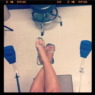 Jessie James Decker feet photo thumbnail