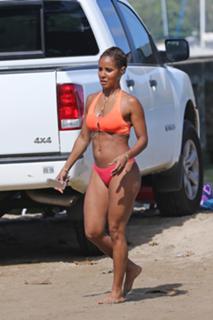 Jada Pinkett Smith feet photo thumbnail
