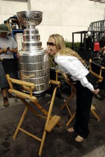 Hayden Panettiere feet photo thumbnail