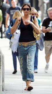 Lisa Snowdon feet photo thumbnail