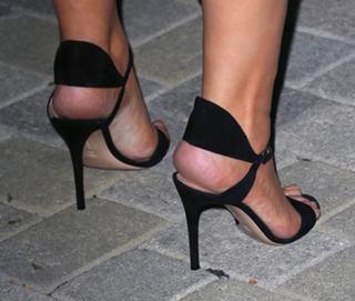 Mariah Carey feet photo thumbnail