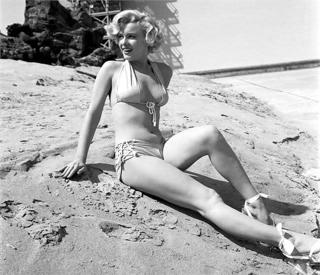 Marilyn Monroe feet photo thumbnail
