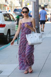 Emmy Rossum feet photo thumbnail
