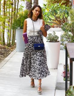 Jessica Alba feet photo thumbnail