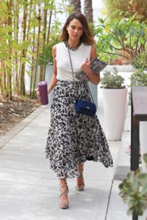 Jessica Alba feet photo thumbnail
