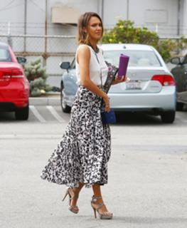 Jessica Alba feet photo thumbnail