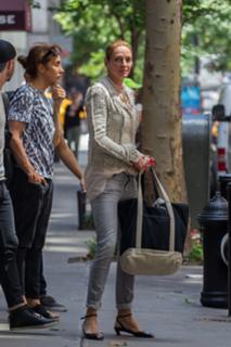 Uma Thurman feet photo thumbnail