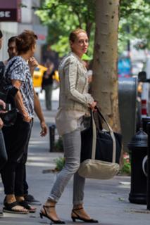 Uma Thurman feet photo thumbnail