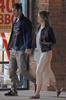 Emma Stone feet photo thumbnail