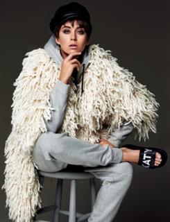 Katy Perry feet photo thumbnail