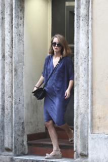Natalie Portman feet photo thumbnail