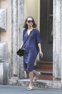 Natalie Portman feet photo thumbnail