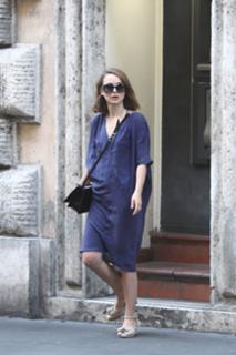 Natalie Portman feet photo thumbnail