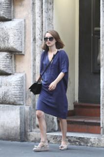 Natalie Portman feet photo thumbnail