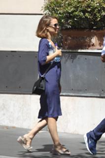 Natalie Portman feet photo thumbnail