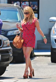Jessica Simpson feet photo thumbnail