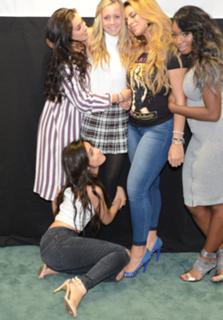 Camila Cabello feet photo thumbnail