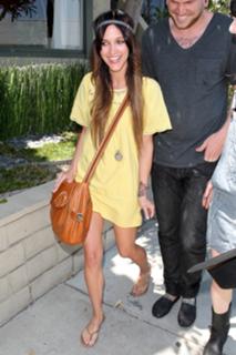 Ashlee Simpson feet photo thumbnail