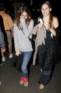 Rachel Bilson feet photo thumbnail