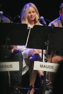 Jennifer Lawrence feet photo thumbnail