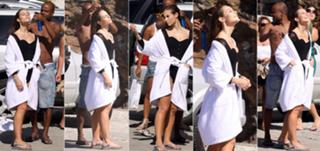 Paolla Oliveira feet photo thumbnail