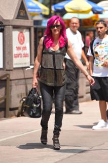 Jenny McCarthy-Wahlberg feet photo thumbnail