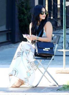 Vanessa Hudgens feet photo thumbnail