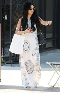 Vanessa Hudgens feet photo thumbnail