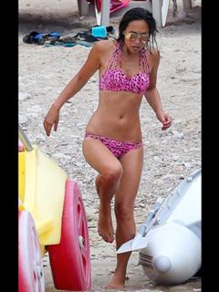 Myleene Klass feet photo thumbnail