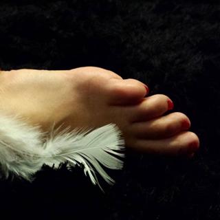 Franciely Freduzeski feet photo thumbnail