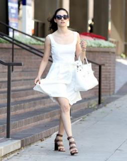 Emmy Rossum feet photo thumbnail