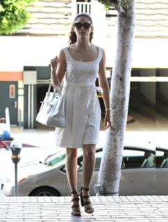 Emmy Rossum feet photo thumbnail