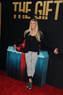 Justine Ezarik feet photo thumbnail