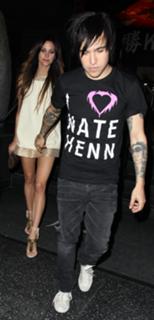Ashlee Simpson feet photo thumbnail