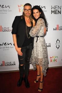 Angie Harmon feet photo thumbnail