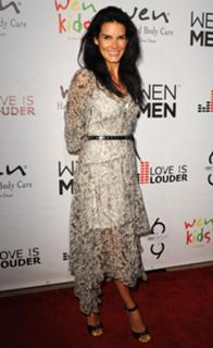 Angie Harmon feet photo thumbnail