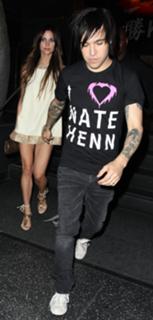 Ashlee Simpson feet photo thumbnail