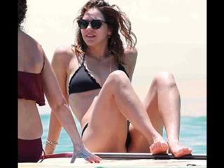 Katharine McPhee feet photo thumbnail