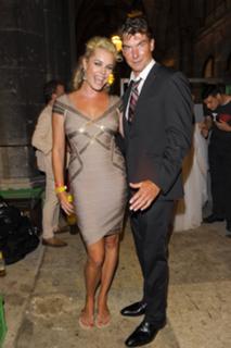 Rebecca Romijn feet photo thumbnail