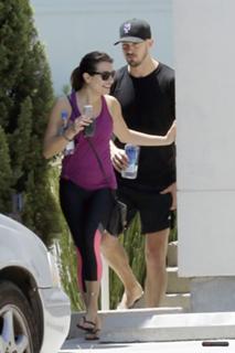 Lea Michele feet photo thumbnail